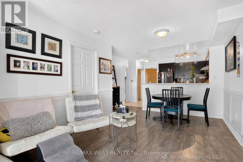 706 - 7 Lorraine Drive — photo 11 of 26