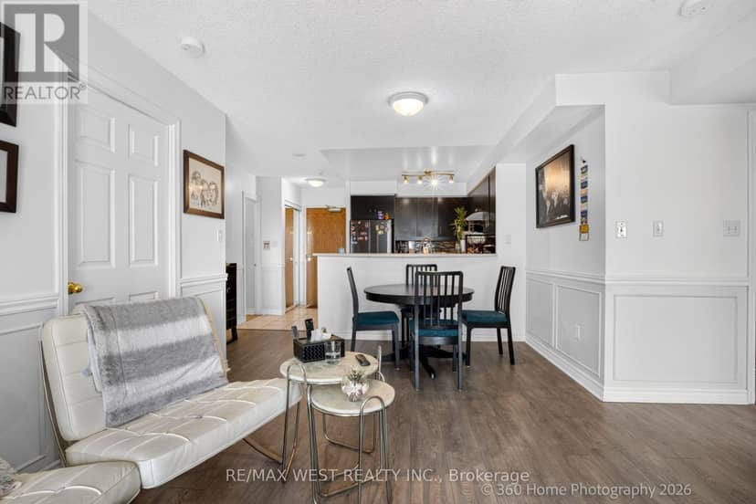 706 - 7 Lorraine Drive — photo 12 of 26