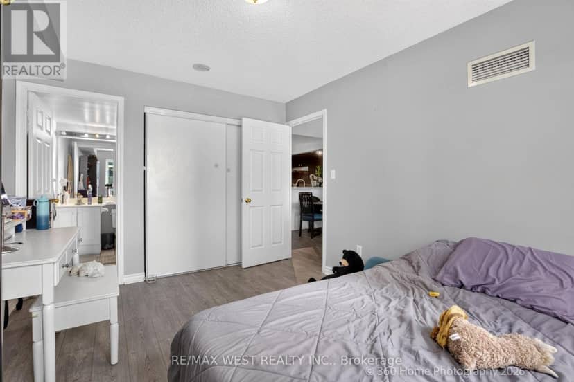 706 - 7 Lorraine Drive — photo 19 of 26