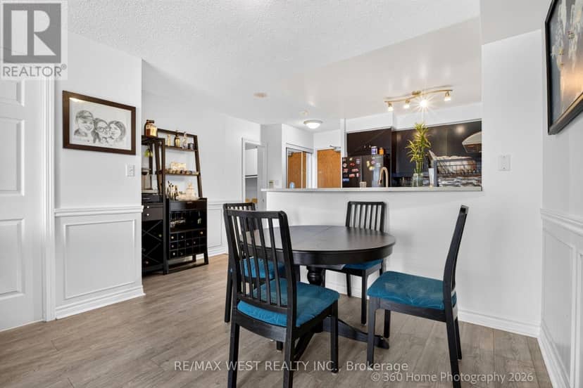 706 - 7 Lorraine Drive — photo 9 of 26