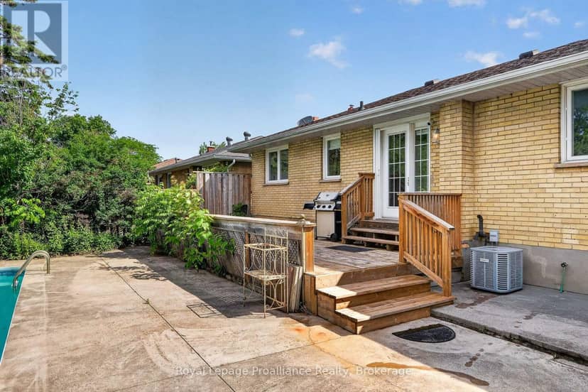 951 D'Arcy Street — photo 27 of 40