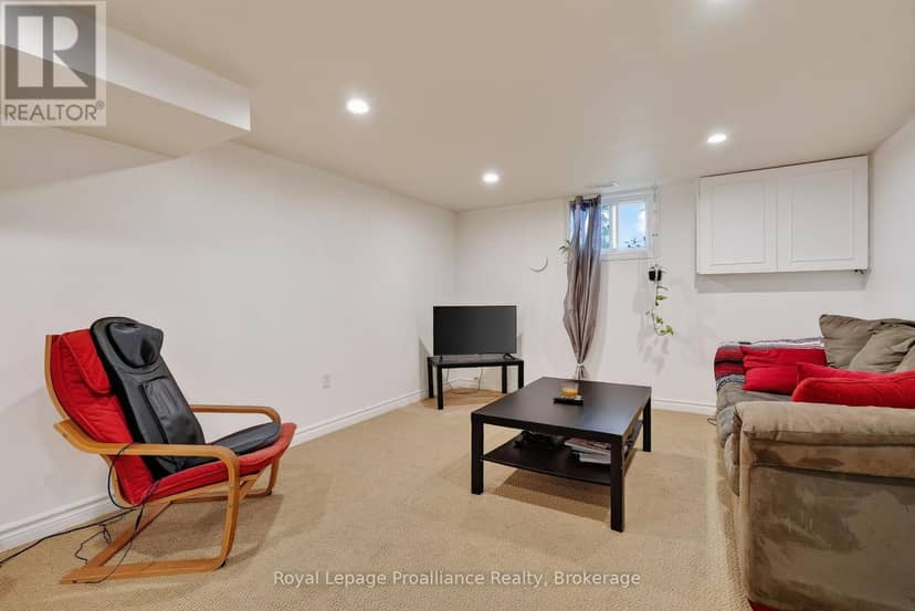 951 D'Arcy Street — photo 38 of 40