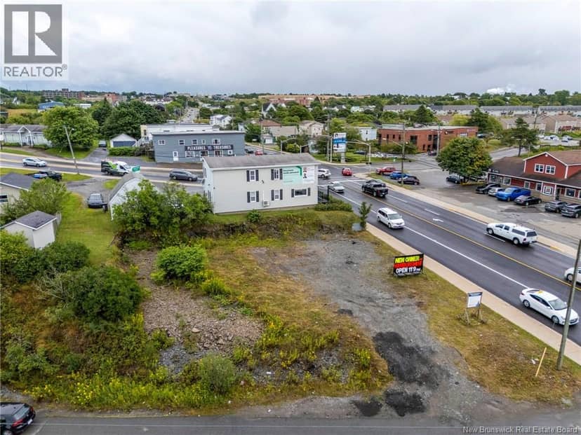 33 Loch Lomond Road — photo 1 of 36