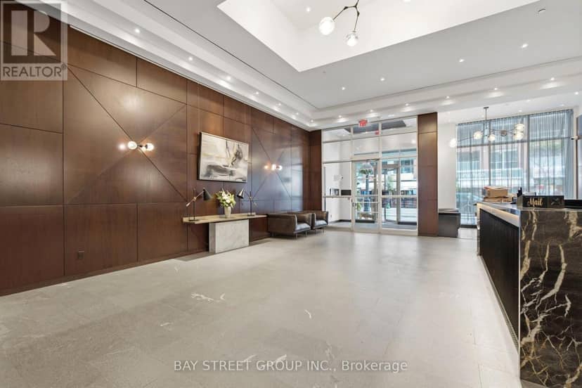 925 - 36 Blue Jays Way — photo 2 of 36