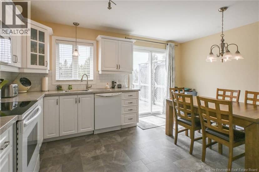 33 de la Baie Street — photo 12 of 40