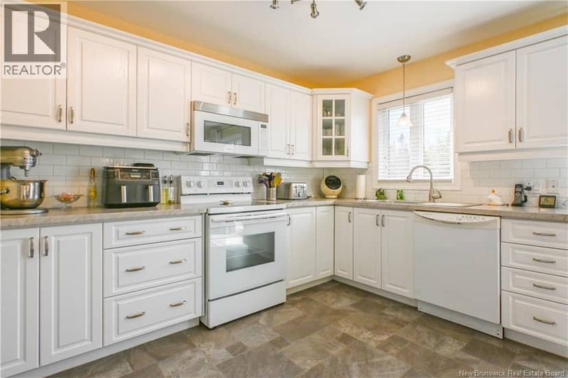 33 de la Baie Street — photo 11 of 40
