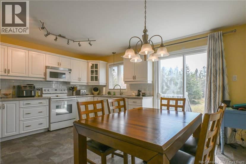 33 de la Baie Street — photo 13 of 40