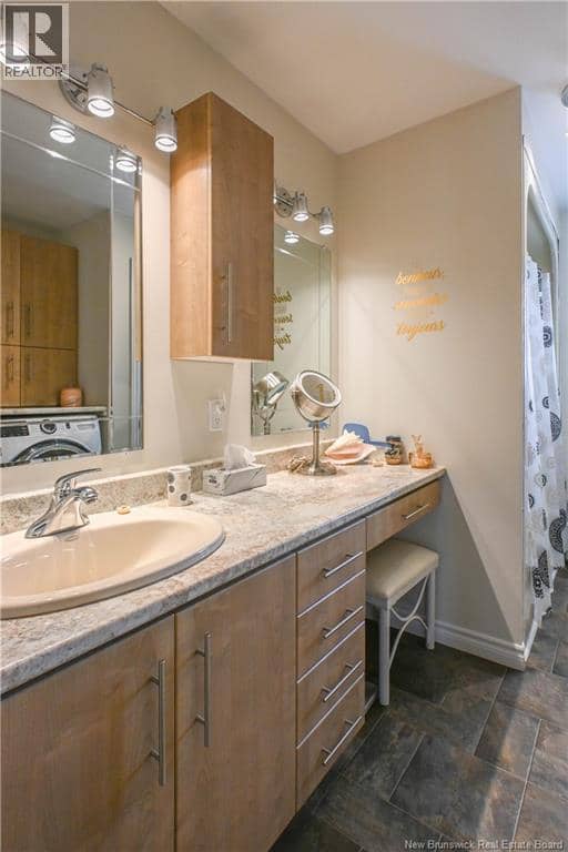 33 de la Baie Street — photo 18 of 40