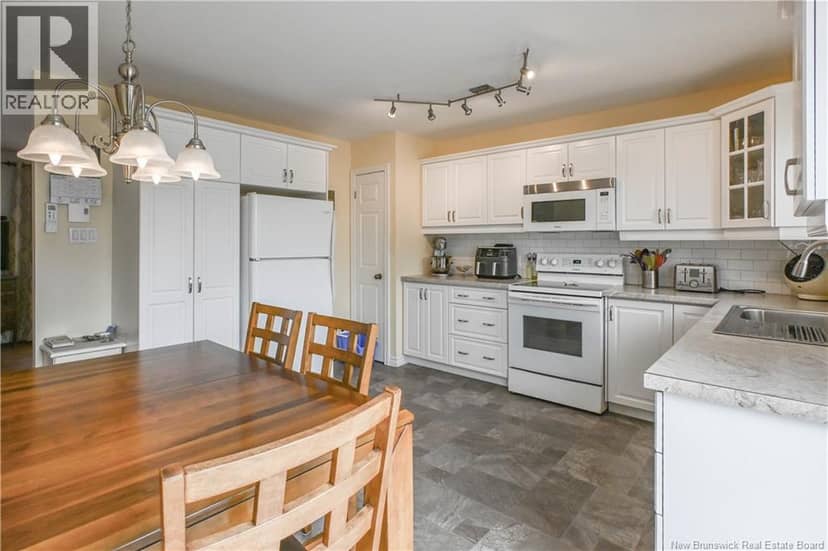 33 de la Baie Street — photo 15 of 40