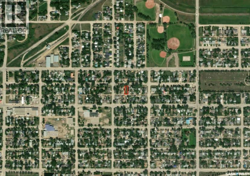 729 Hochelaga STREET E, Moose Jaw, photo 2