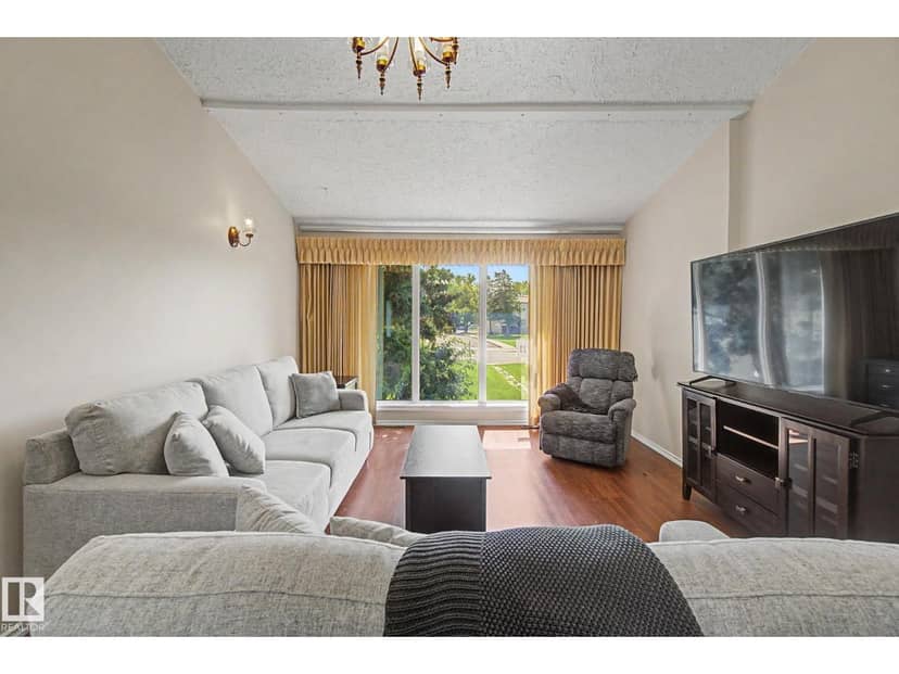 2211 Millbourne Rd W NW, Edmonton, photo 2