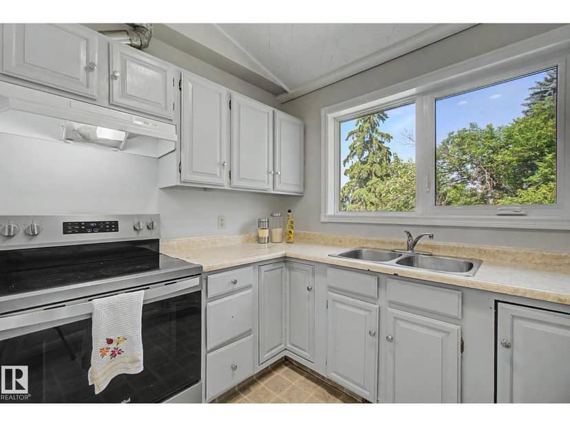 2211 Millbourne Rd W NW, Edmonton, photo 4