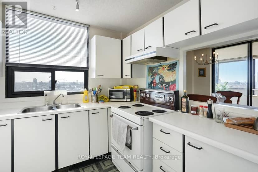 1004 - 40 Arthur Street E — photo 16 of 28
