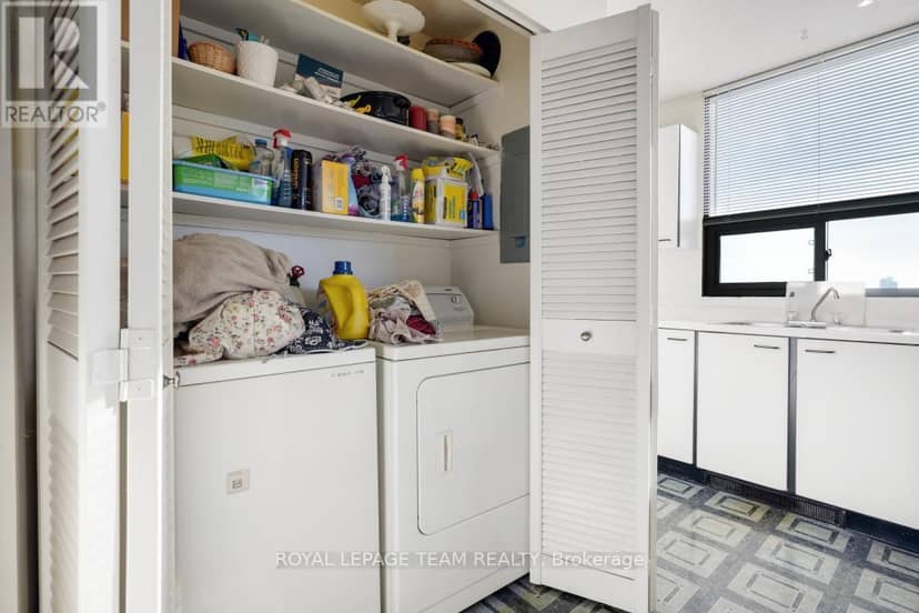 1004 - 40 Arthur Street E — photo 19 of 28