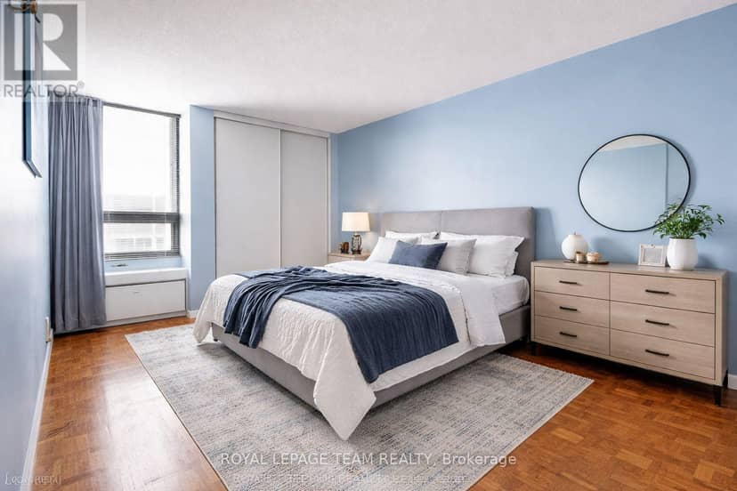 1004 - 40 Arthur Street E — photo 21 of 28