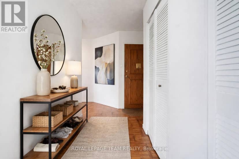 1004 - 40 Arthur Street E — photo 8 of 28