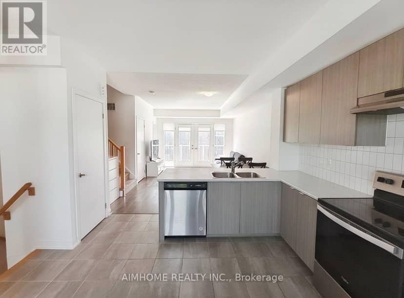 403 - 1525 Kingston Road — photo 4 of 24