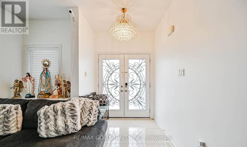 7 Bellotti Crescent — photo 3 of 36