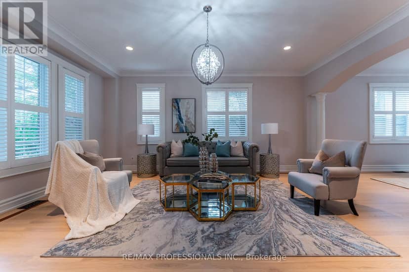 354 Country Club Crescent — photo 9 of 40