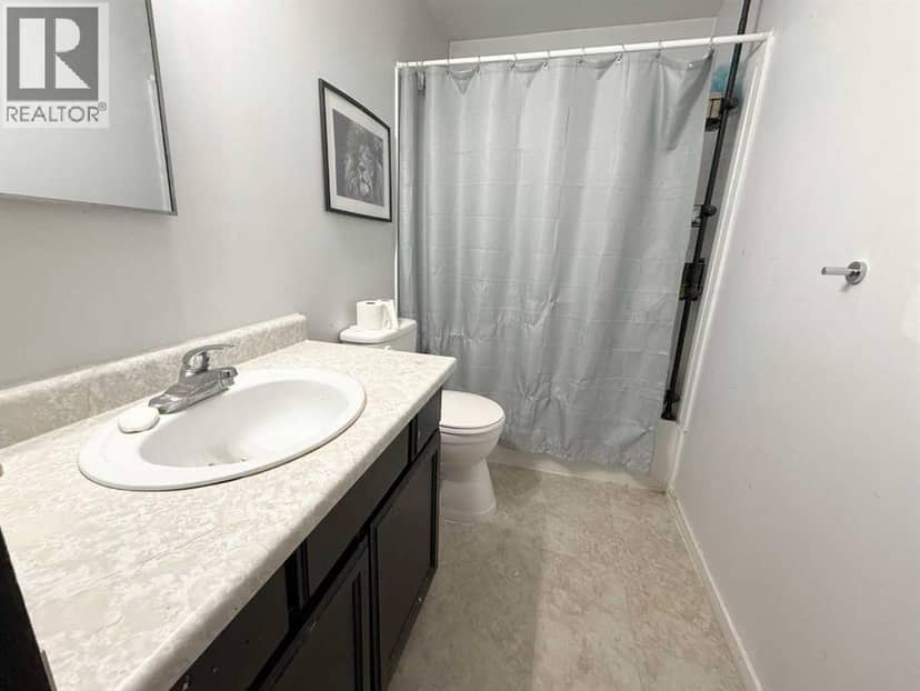 4909 42 Street — photo 13 of 17