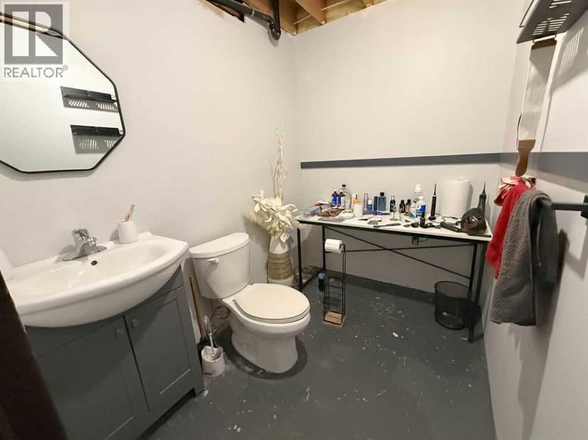 4909 42 Street — photo 14 of 17