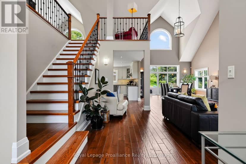 3889 Burnham Street N — photo 4 of 40
