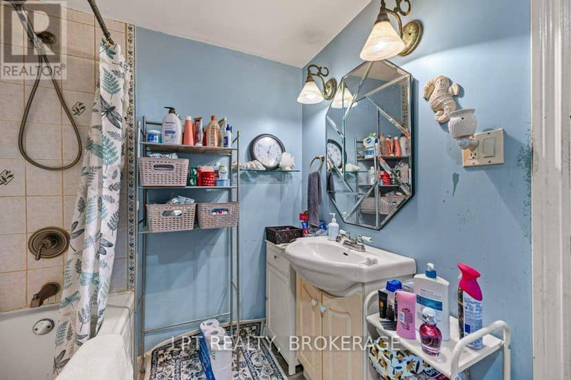 13 Kingscourt Avenue — photo 12 of 40