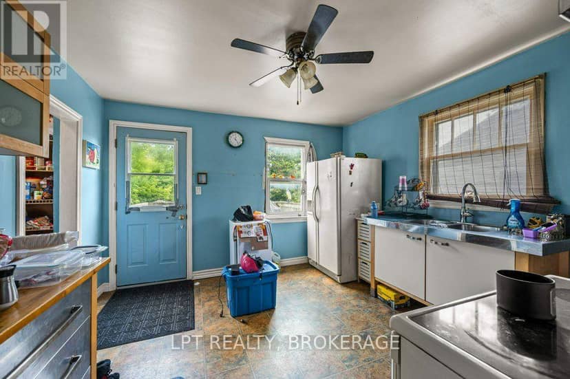 13 Kingscourt Avenue — photo 7 of 40