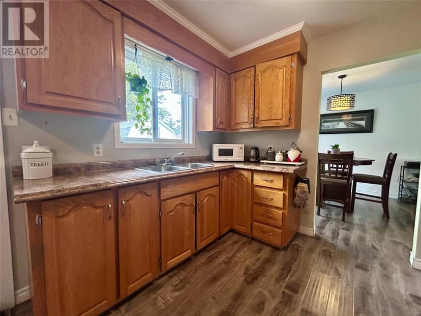 4 Elmwood Crescent — photo 12 of 29