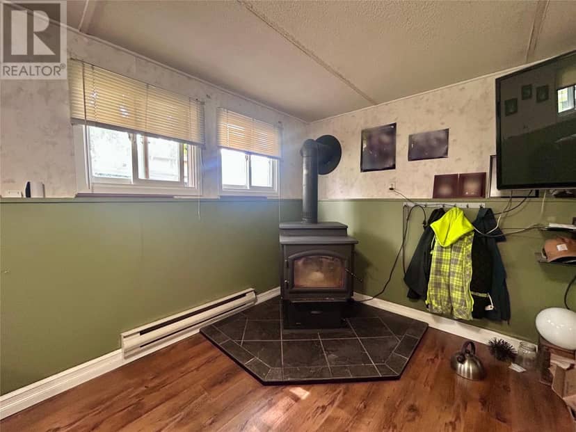 4 Elmwood Crescent — photo 22 of 29