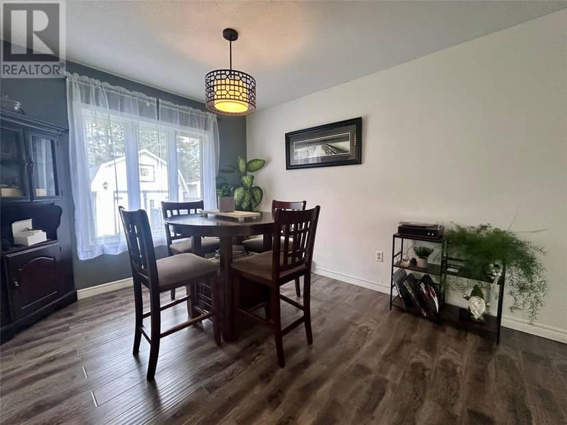 4 Elmwood Crescent — photo 9 of 29