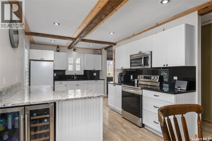 128 Jacobson DRIVE — photo 11 of 40