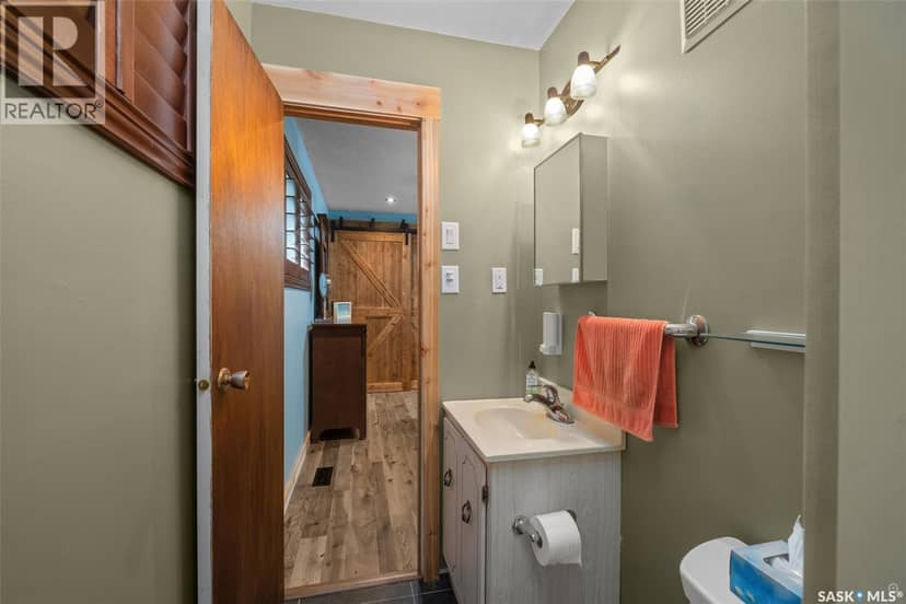128 Jacobson DRIVE — photo 25 of 40