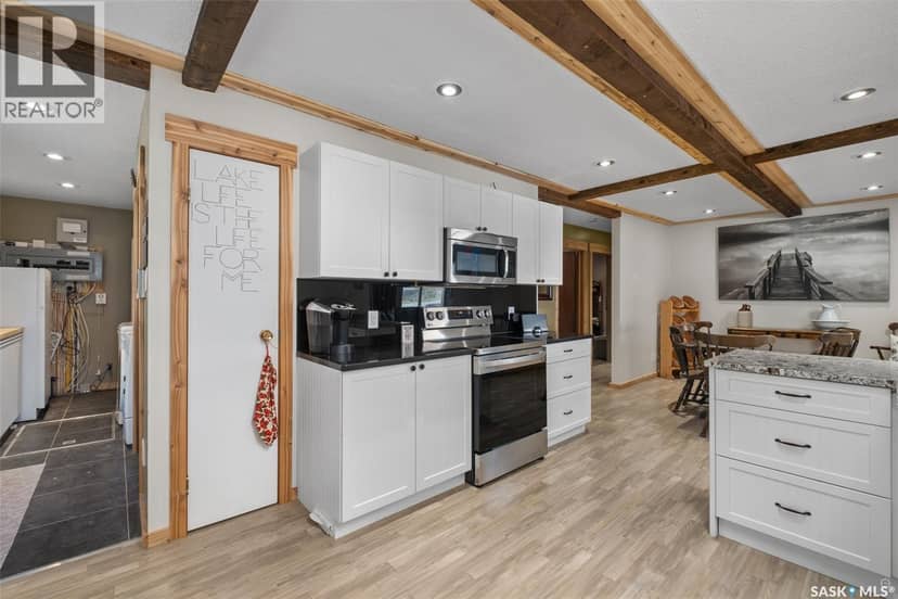 128 Jacobson DRIVE — photo 9 of 40