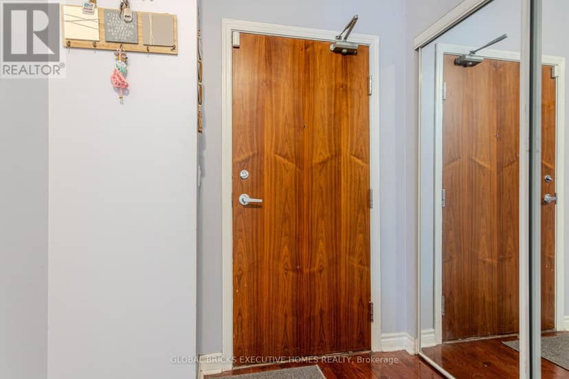 #202 - 33 Elm Drive W — photo 3 of 26