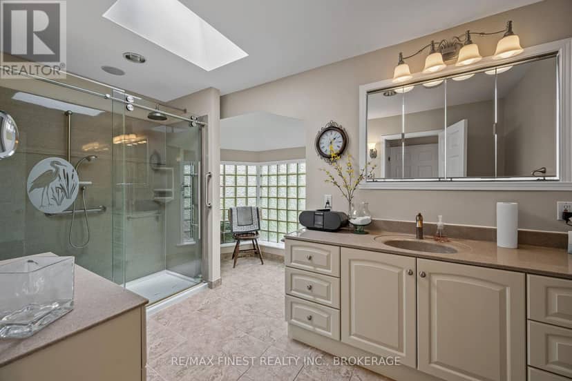 32 Howe Island Drive — photo 21 of 40