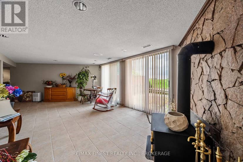 32 Howe Island Drive — photo 30 of 40