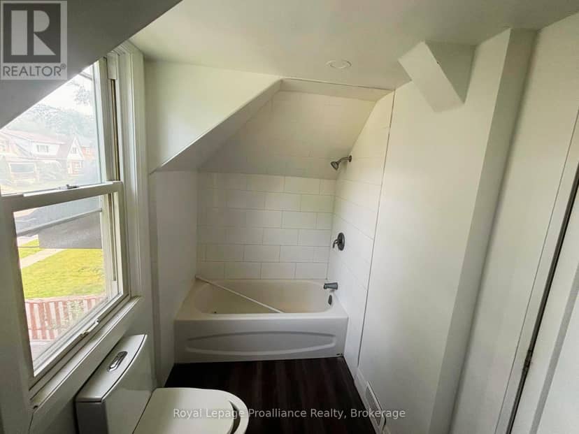 18 Ritchie Avenue — photo 10 of 19