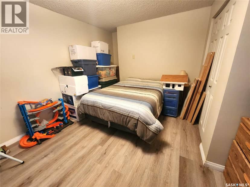 808 Assiniboia AVENUE — photo 28 of 38