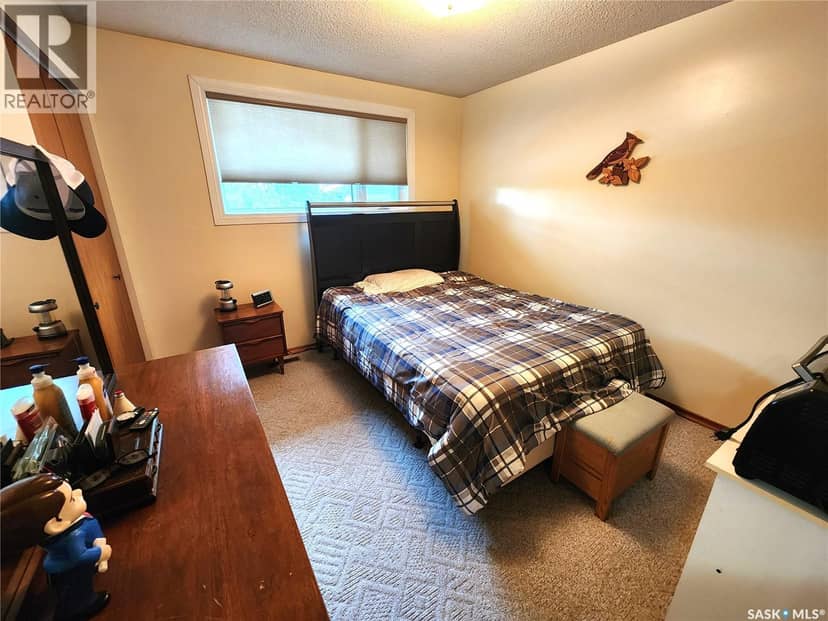 808 Assiniboia AVENUE — photo 17 of 38