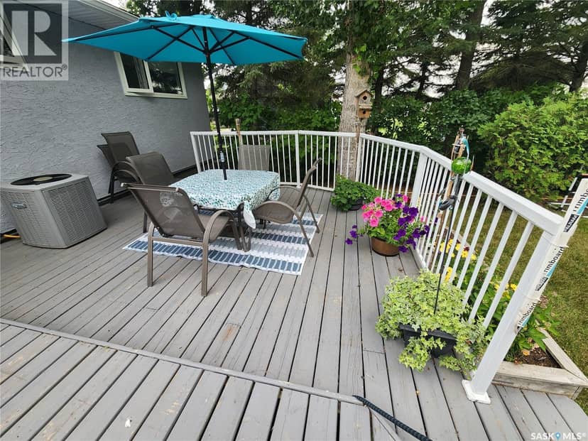 808 Assiniboia AVENUE — photo 34 of 38