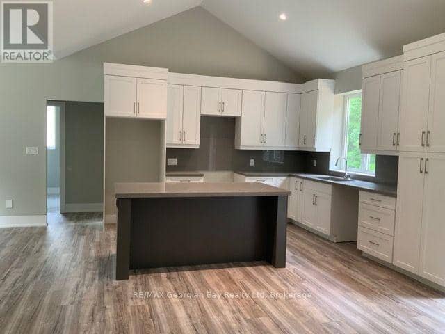 5 Oakwood Avenue N — photo 2 of 37