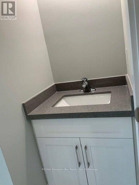 5 Oakwood Avenue N — photo 12 of 37