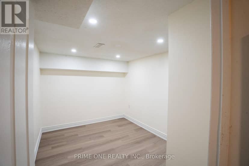 3290 Cambourne Crescent — photo 38 of 40