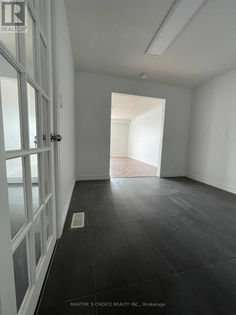 848-850 Wilson Avenue — photo 17 of 22