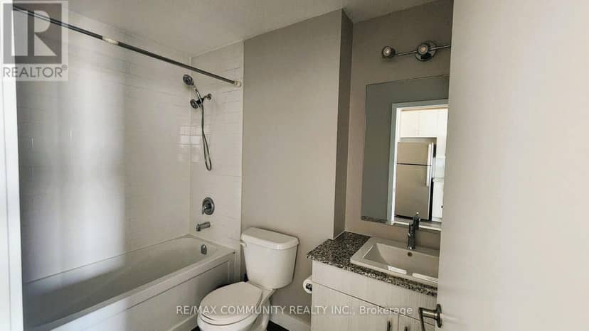 1708 - 1 Victoria Street — photo 15 of 34