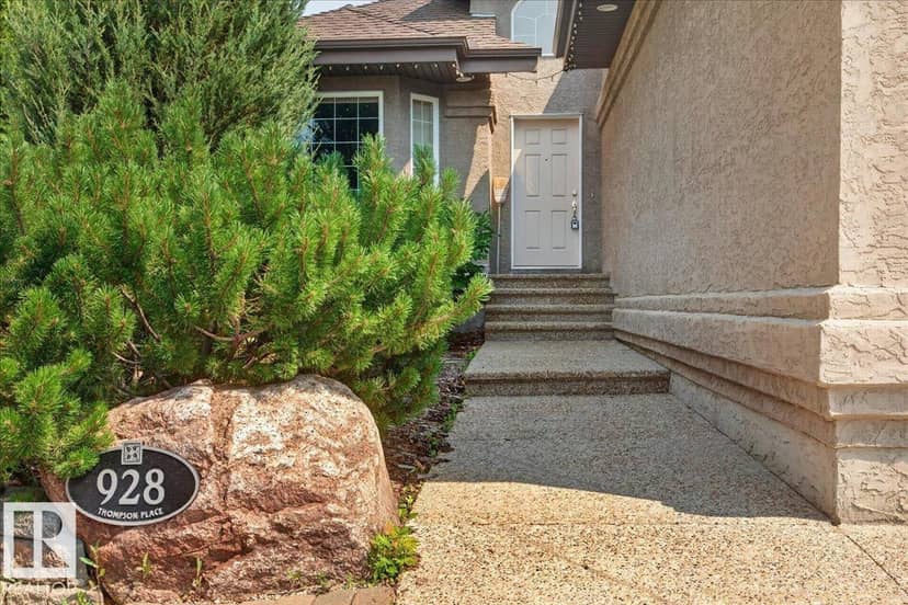 928 Thompson Pl NW, Edmonton, photo 4