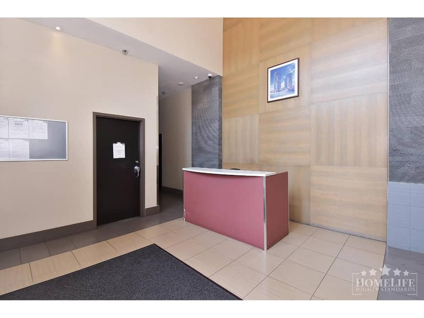 2002 10777 UNIVERSITY DRIVE, Surrey, photo 2