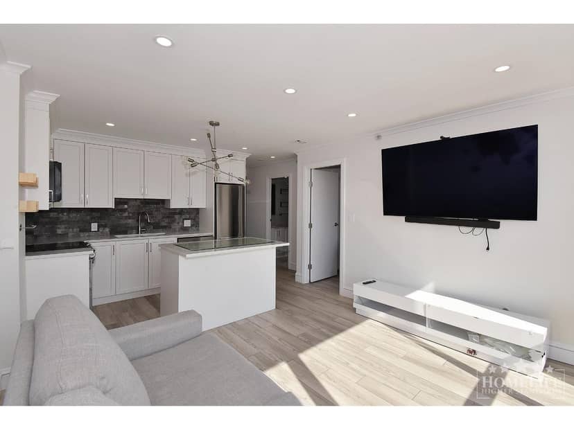 2002 10777 UNIVERSITY DRIVE, Surrey, photo 5