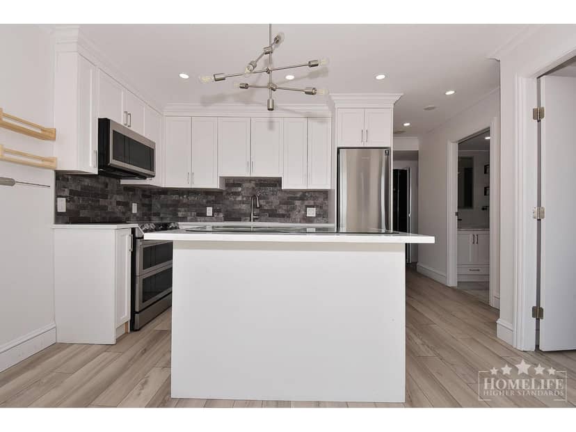 2002 10777 UNIVERSITY DRIVE, Surrey, photo 6